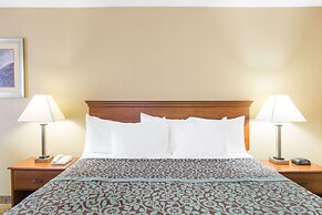Days Inn by Wyndham Ripley