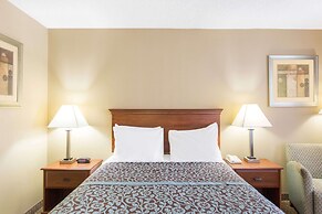 Days Inn by Wyndham Ripley