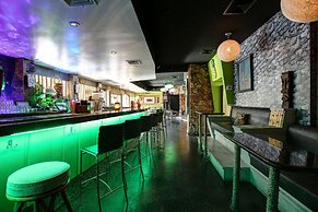 Caliente Tropics Hotel