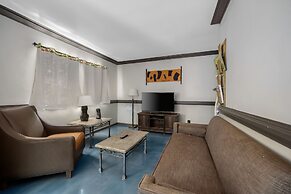 Caliente Tropics Hotel