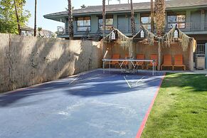 Caliente Tropics Hotel