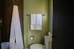 Caliente Tropics Hotel