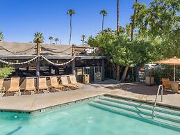 Caliente Tropics Hotel