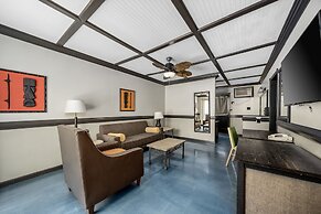 Caliente Tropics Hotel