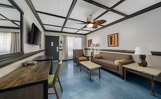 Caliente Tropics Hotel