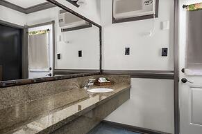 Caliente Tropics Hotel