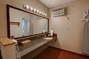 Caliente Tropics Hotel