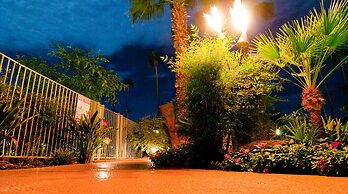 Caliente Tropics Hotel