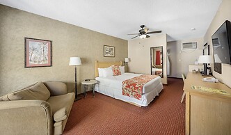 Caliente Tropics Hotel