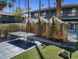 Caliente Tropics Hotel