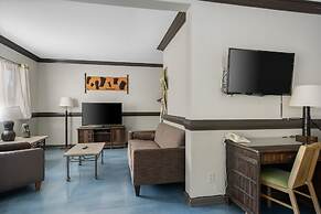 Caliente Tropics Hotel