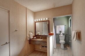 Caliente Tropics Hotel