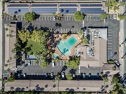 Caliente Tropics Hotel