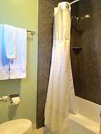 Caliente Tropics Hotel