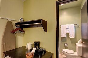 Caliente Tropics Hotel