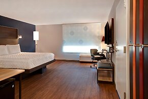 Tru by Hilton Concord