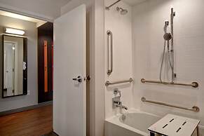 Tru by Hilton Concord