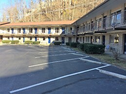 Sidney James Mountain Lodge