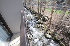 Sidney James Mountain Lodge