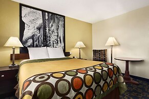 Super 8 by Wyndham Carlsbad