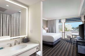 DoubleTree by Hilton San Diego Bayside
