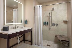 DoubleTree by Hilton San Diego Bayside