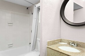 Travelodge by Wyndham Aberdeen