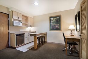 Best Western Golden Spike Inn & Suites