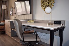 DoubleTree by Hilton Chicago - Oak Brook