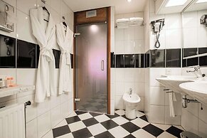 Golden Tulip Hotel Central