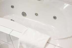 Golden Tulip Hotel Central