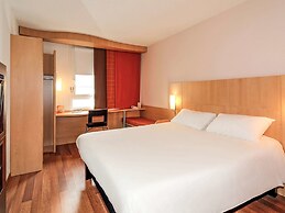ibis Rochefort