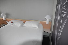 ibis Rochefort