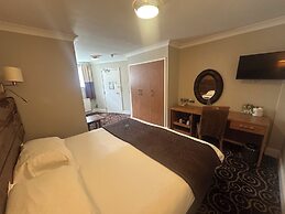 Legacy Rose and Crown Hotel