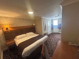 Legacy Rose and Crown Hotel