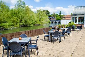 Legacy Rose and Crown Hotel