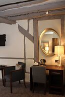 Legacy Rose and Crown Hotel