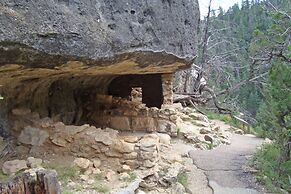 Kings House Motor Hotel