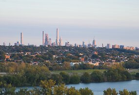 Teaneck Marriott at Glenpointe