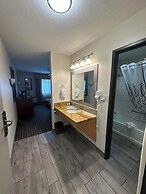 Alpine Inn & Suites