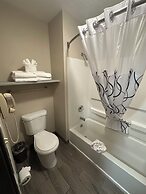 Alpine Inn & Suites