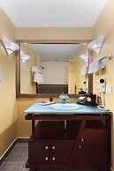 Poco Inn and Suites Hotel & Conference Centre