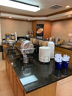 Days Inn & Suites by Wyndham Logan