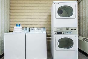 Days Inn & Suites by Wyndham Logan