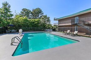 Days Inn by Wyndham Seneca / Clemson Area
