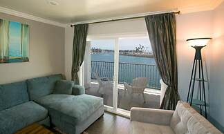 Oceanside Marina Suites