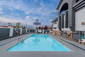 Travelodge by Wyndham Calgary South