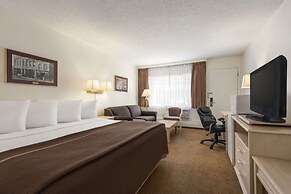 Travelodge by Wyndham Calgary South