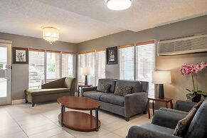 Travelodge by Wyndham Calgary South