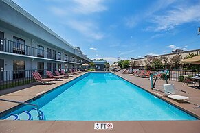 Quality Inn & Suites Greenville - Haywood Mall